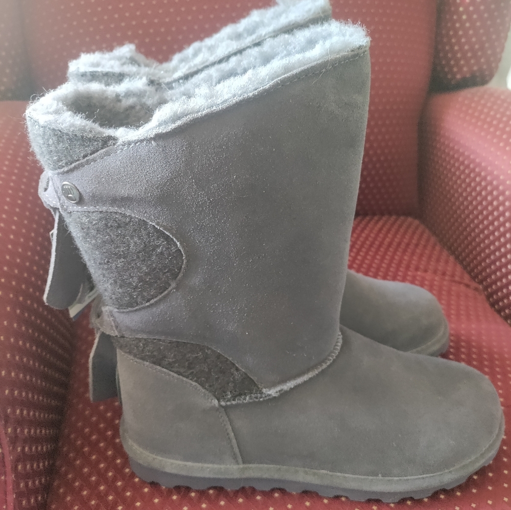 BearPaw Boots Size 8. NWT